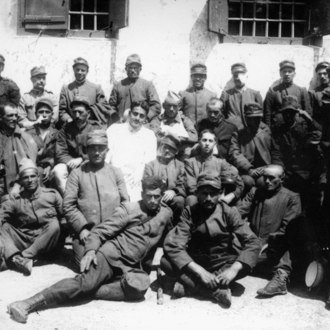 Vojni ujetniki Ljubljanski grad 1914-1918 (iz zbirke 1 svetovna vojna); neznani avtor; vir: MNZS