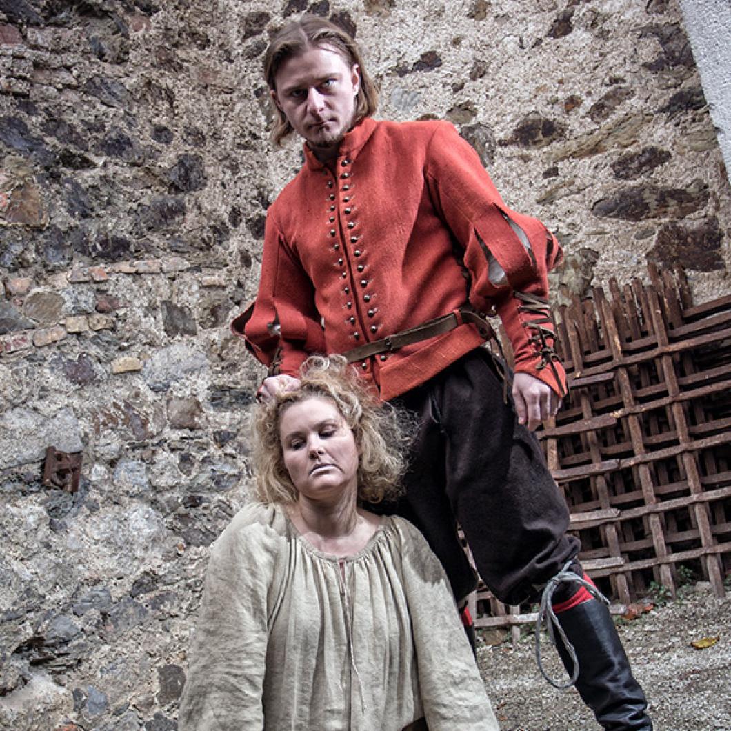 Izza grajskih rešetk. Foto: Miha Mally