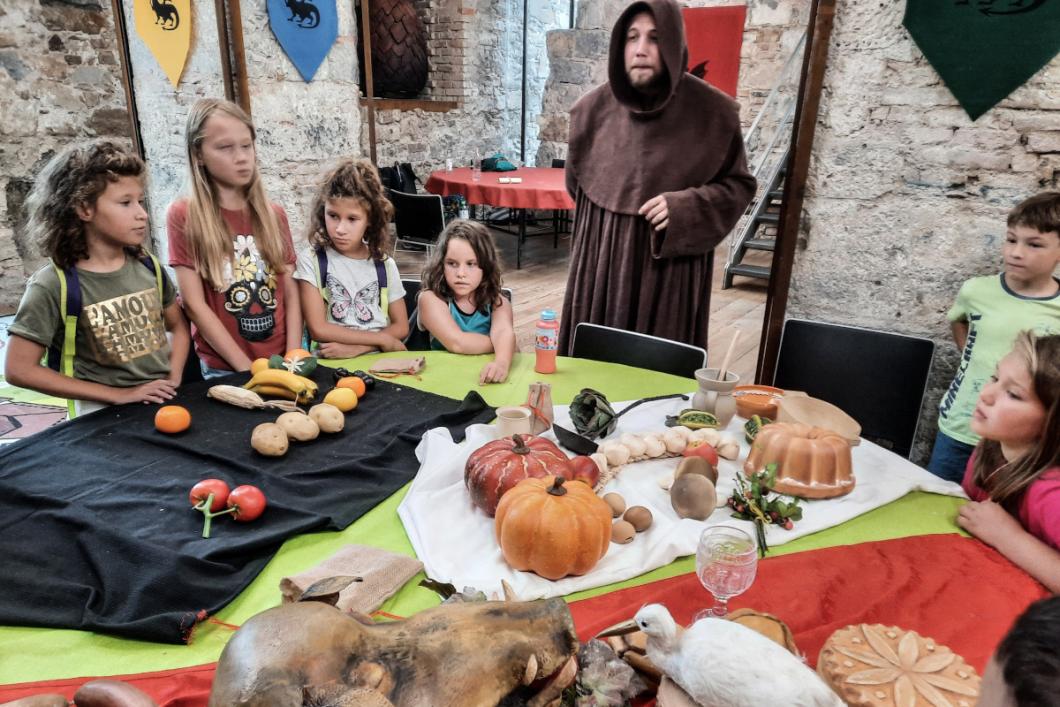 Jesenske počitnice, otroci ustvarjajo jedi. Foto: arhiv LG