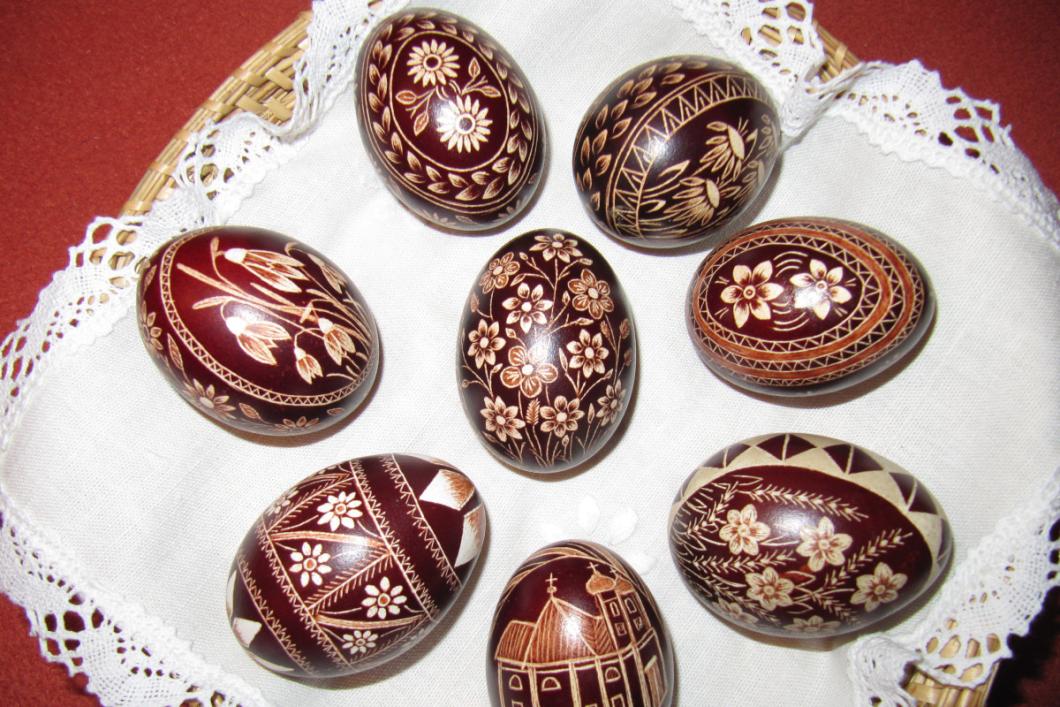 Delavnica izdelovanja pirhov. Foto: Lucija Klemenčič