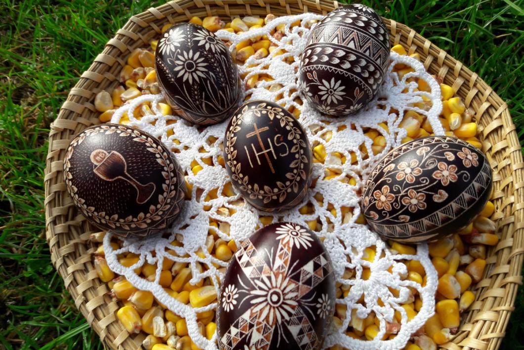 Delavnica izdelovanja pirhov. Foto: Lucija Klemenčič