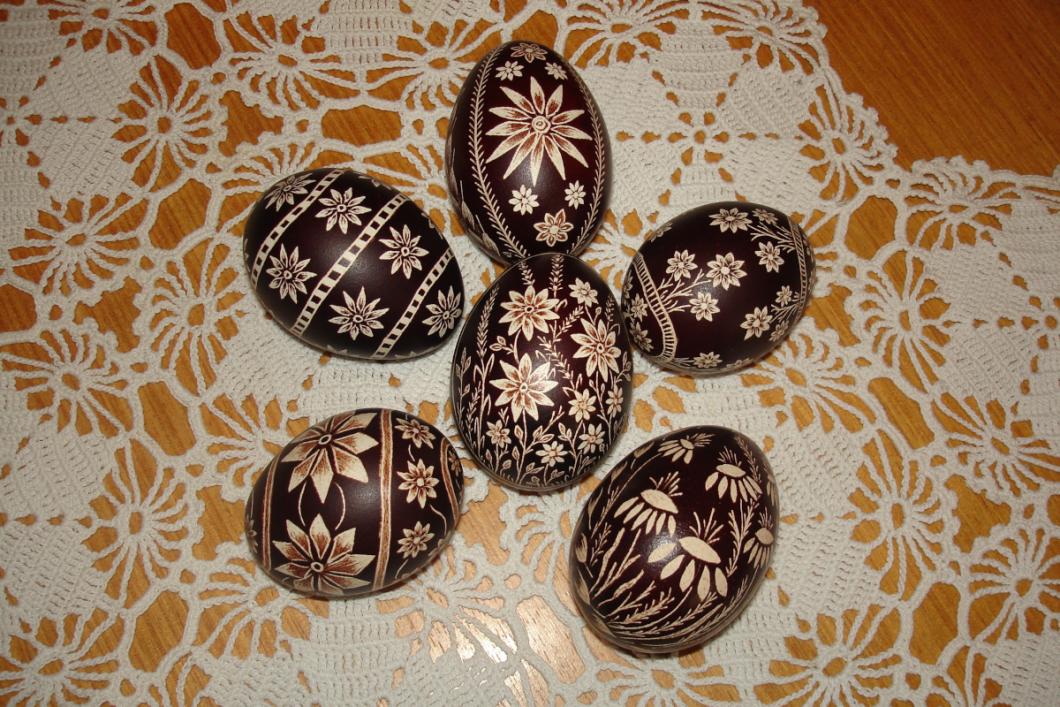 Delavnica izdelovanja pirhov. Foto: Lucija Klemenčič