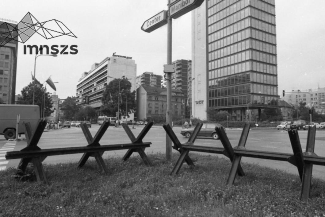 Independent Slovenia, the intersection of Dunajska ulica and Slovenska ulica, Ljubljana, 1992, from the series Slovenians. ©MNSZS. Photograph: Hanno Hardt. The photograph is copyrighted. 