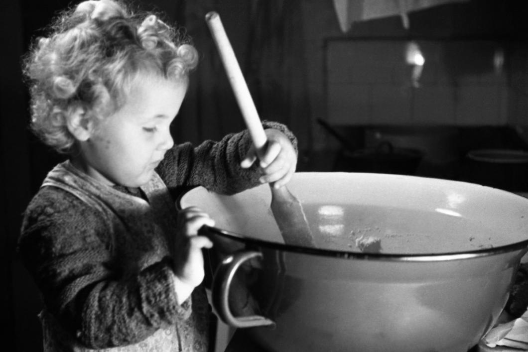 Božo ŠTAJER, A small girl, Jana, cooking. August 1948. Božo Štajer Photographic Fund, black and white negative, leica.