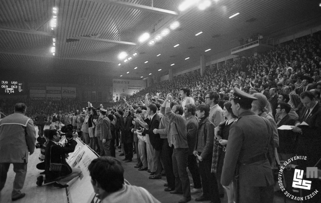 Edi Šelhaus, audience at the World Basketball Championship match between Yugoslavia and the USA, Ljubljana, May 23 1970, Delo Newspaper Collection, inv. no. DE4293_17.