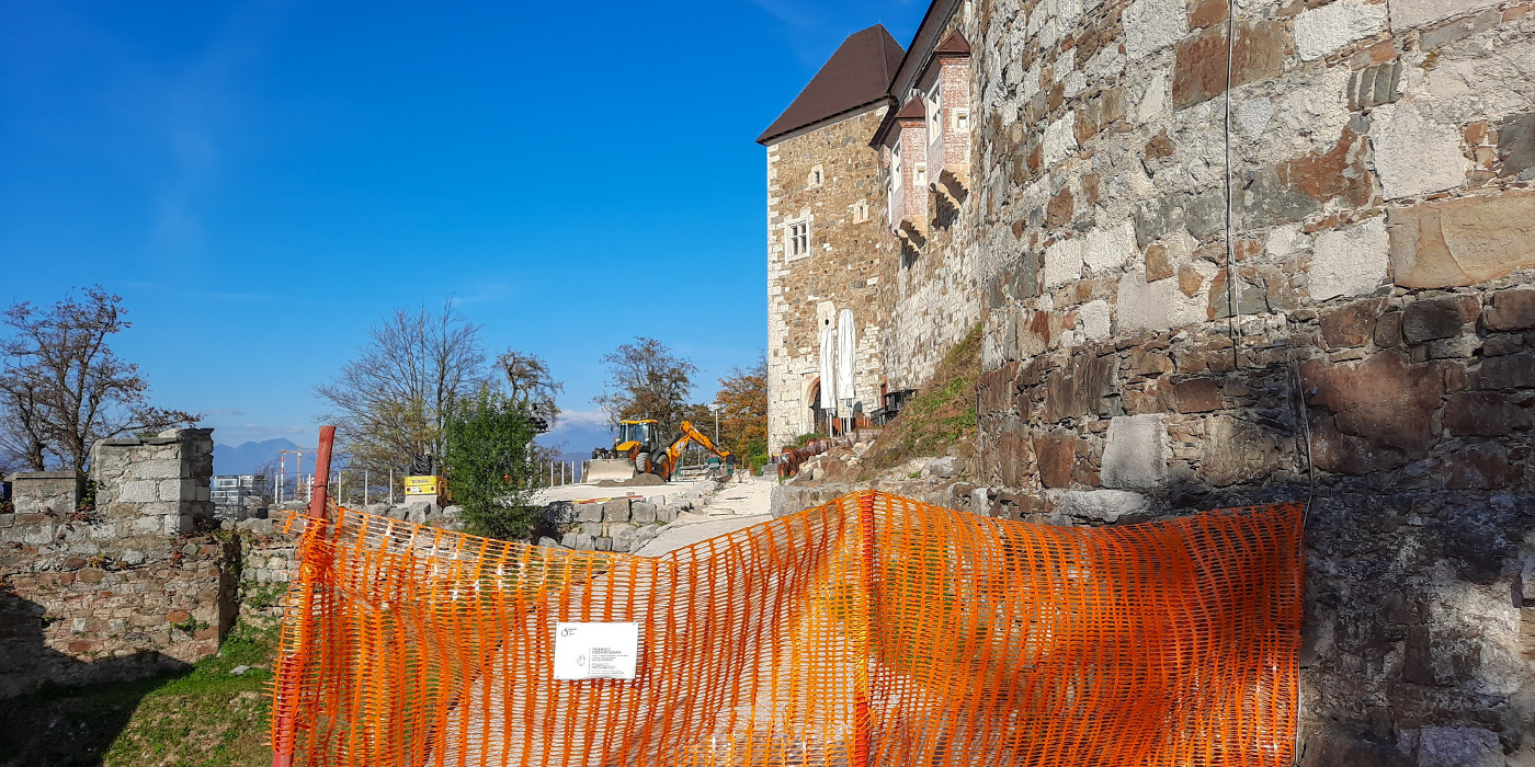 Gradbena dela na področju Bastije na zunanjem delu gradu.