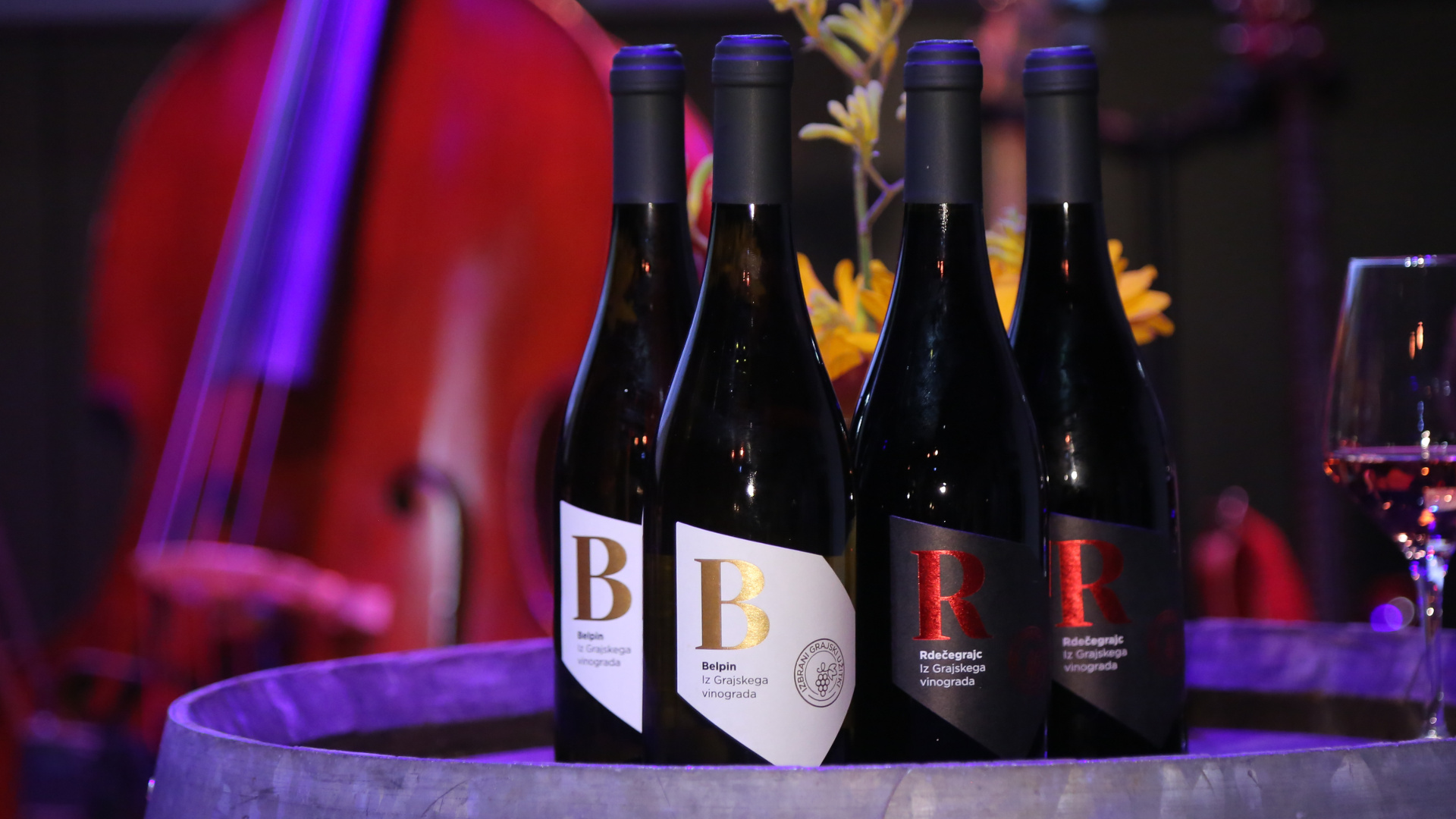 Prve steklenice grajskega vina, Belpina in Rdečegrajca. Foto: Miha Mally