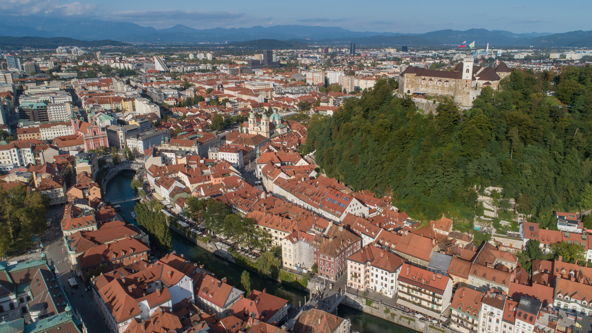 1920x1080pxLjubljanski grad z dronom september 2019 hi res foto arhiv LG 10