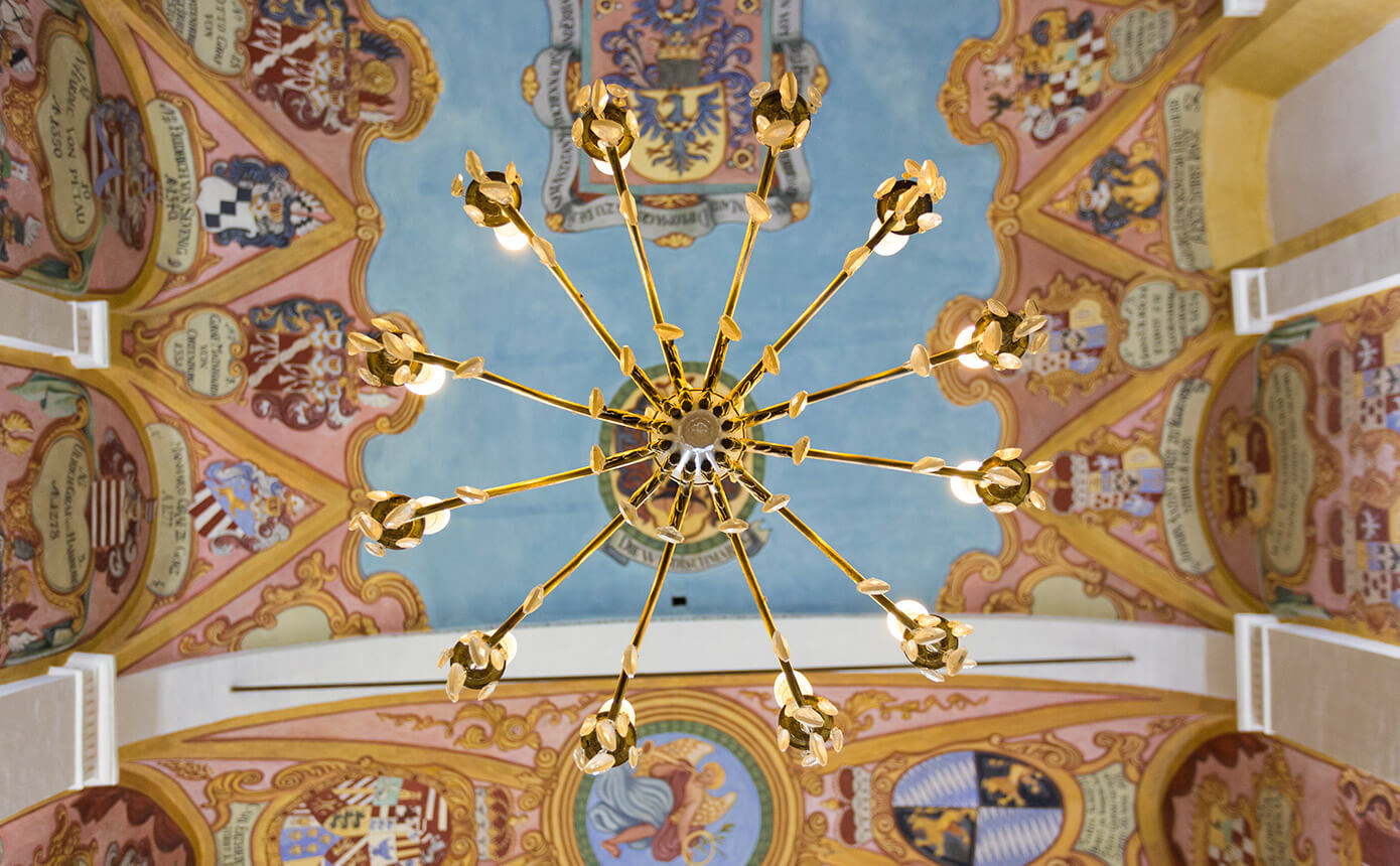 Stropne poslikave v Grajski kapeli. Foto: Primož Korošec