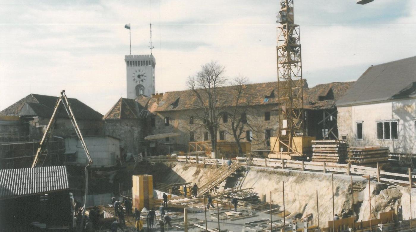 Grajsko dvorisce med obnovo. Foto: arhiv Ambient