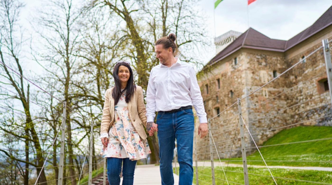 Mestni oddih med grajskimi zidov in trtami. Foto: Blaž Žnidaršič