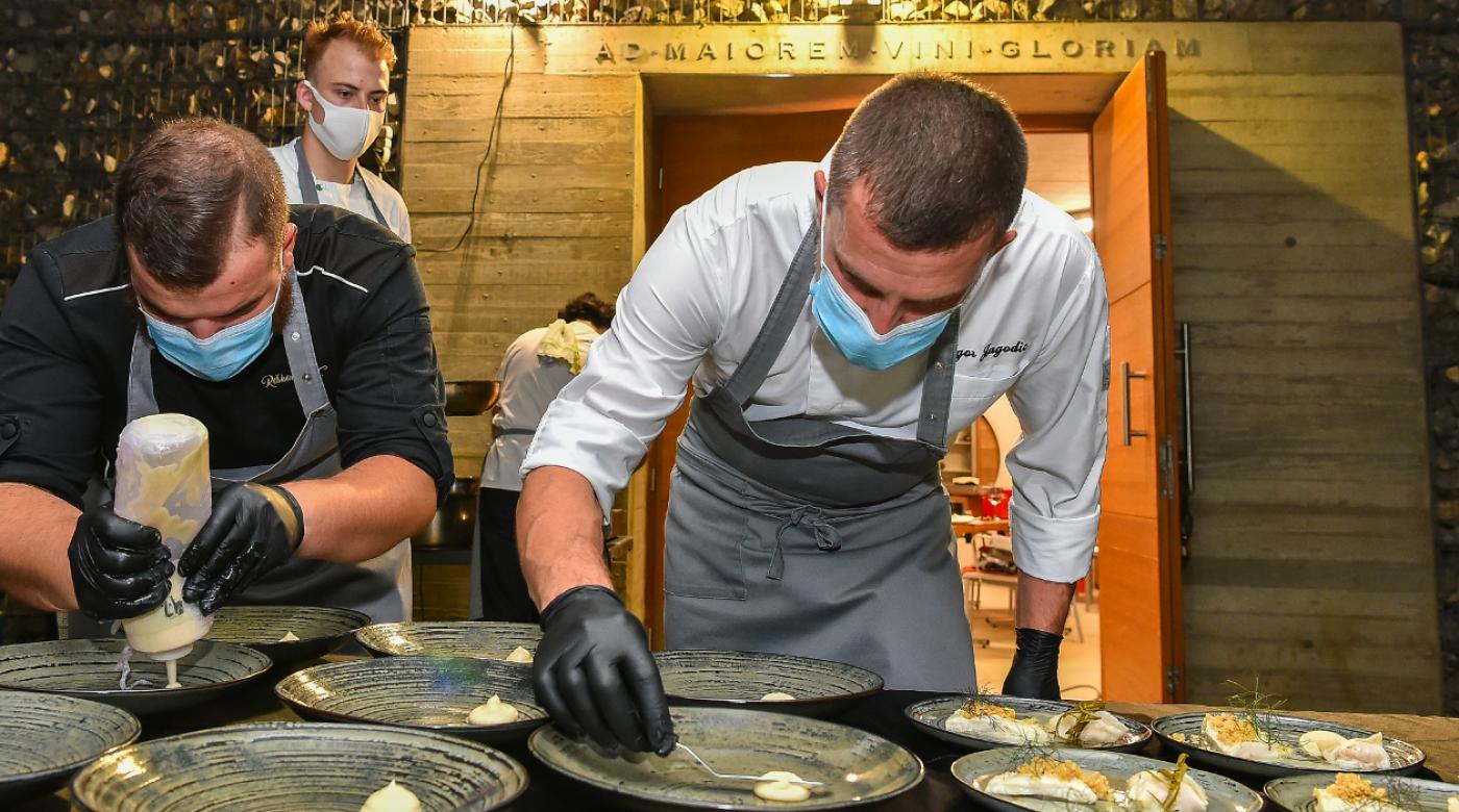 Večerja v Grajskem vinogradu s chefom Igorjem Jagodicem. Foto: Peter Irman