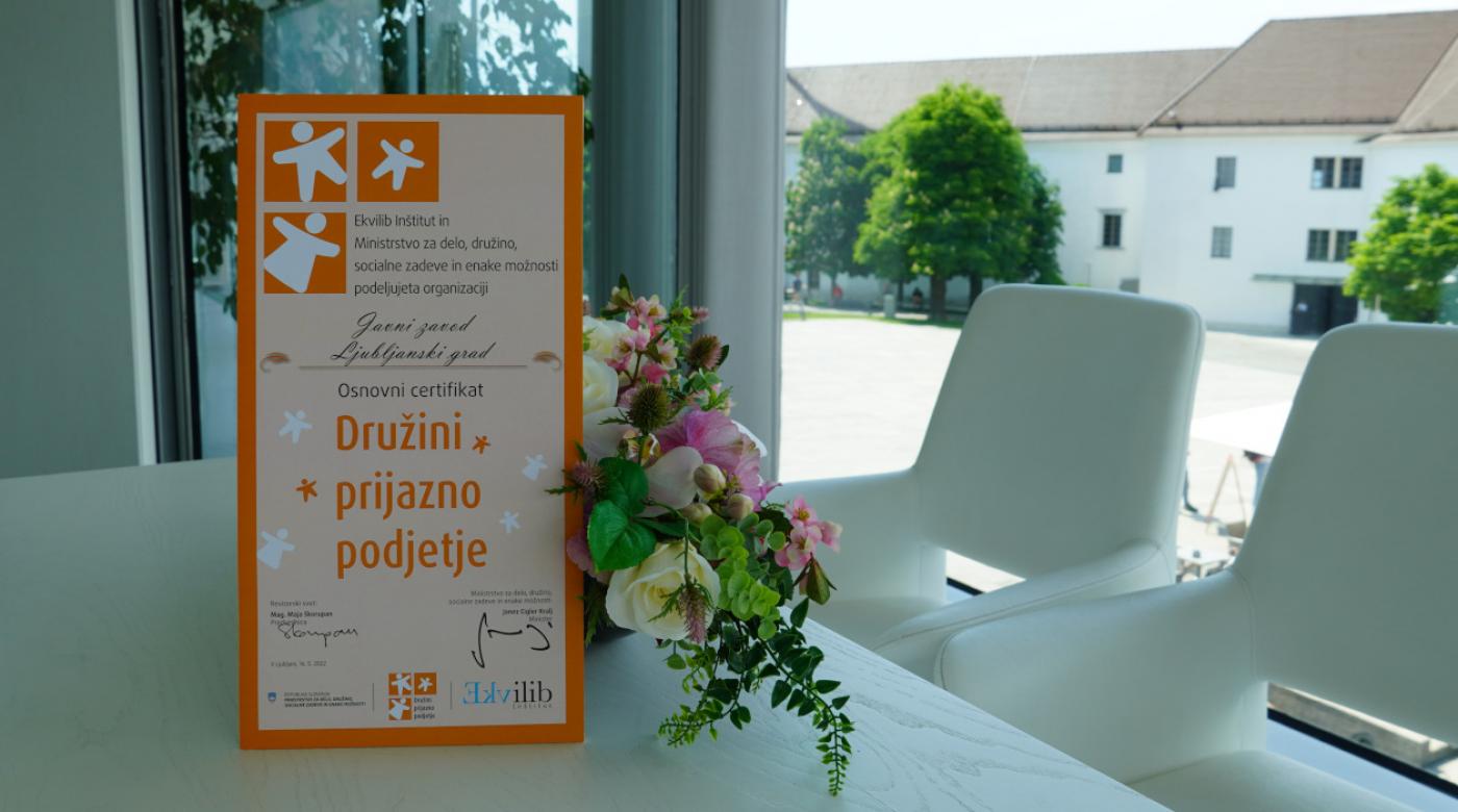 Podelitev certifikatov Družini prijazno podjetje. Foto: arhiv LG