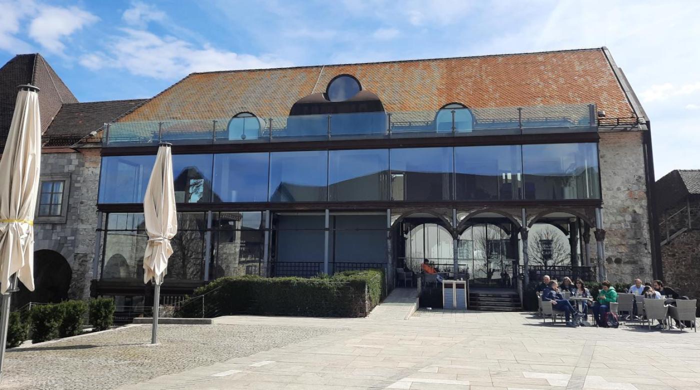 Prenova strehe nad poročnima dvoranama