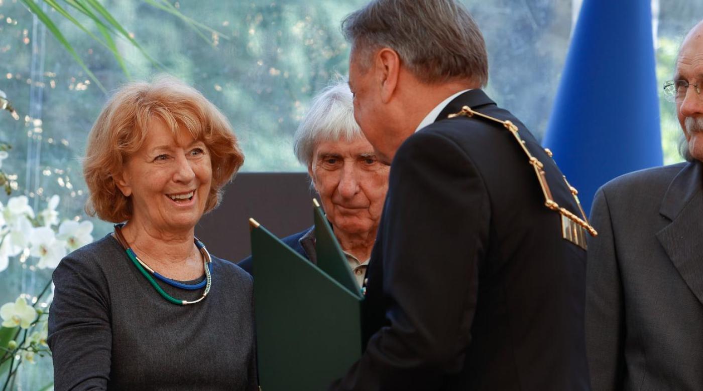 Nagrada glavnega mesta za avtorsko skupino arhitektov Majda Kregar, Miha Kerin in Edo Ravnikar ml. za svoje delo pri prenovi Ljubljanskega gradu