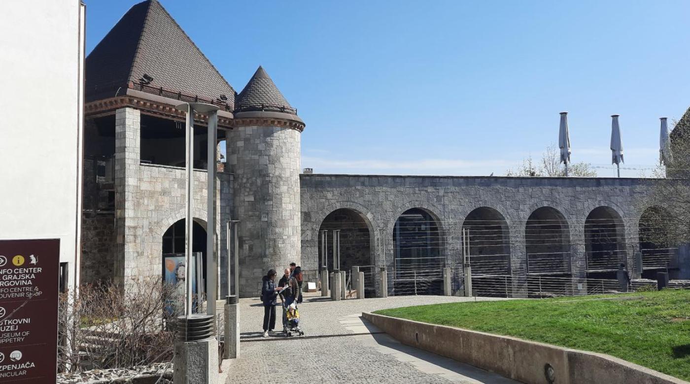 Nove in širše stopnice na Razgledno teraso