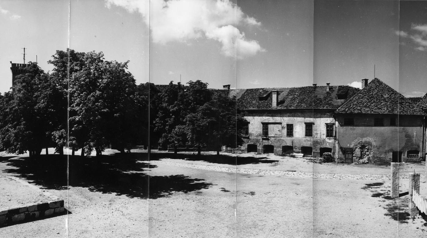 Ljubljana Castle, before renovation, 20. century. ZVKDS, OE Ljubljana