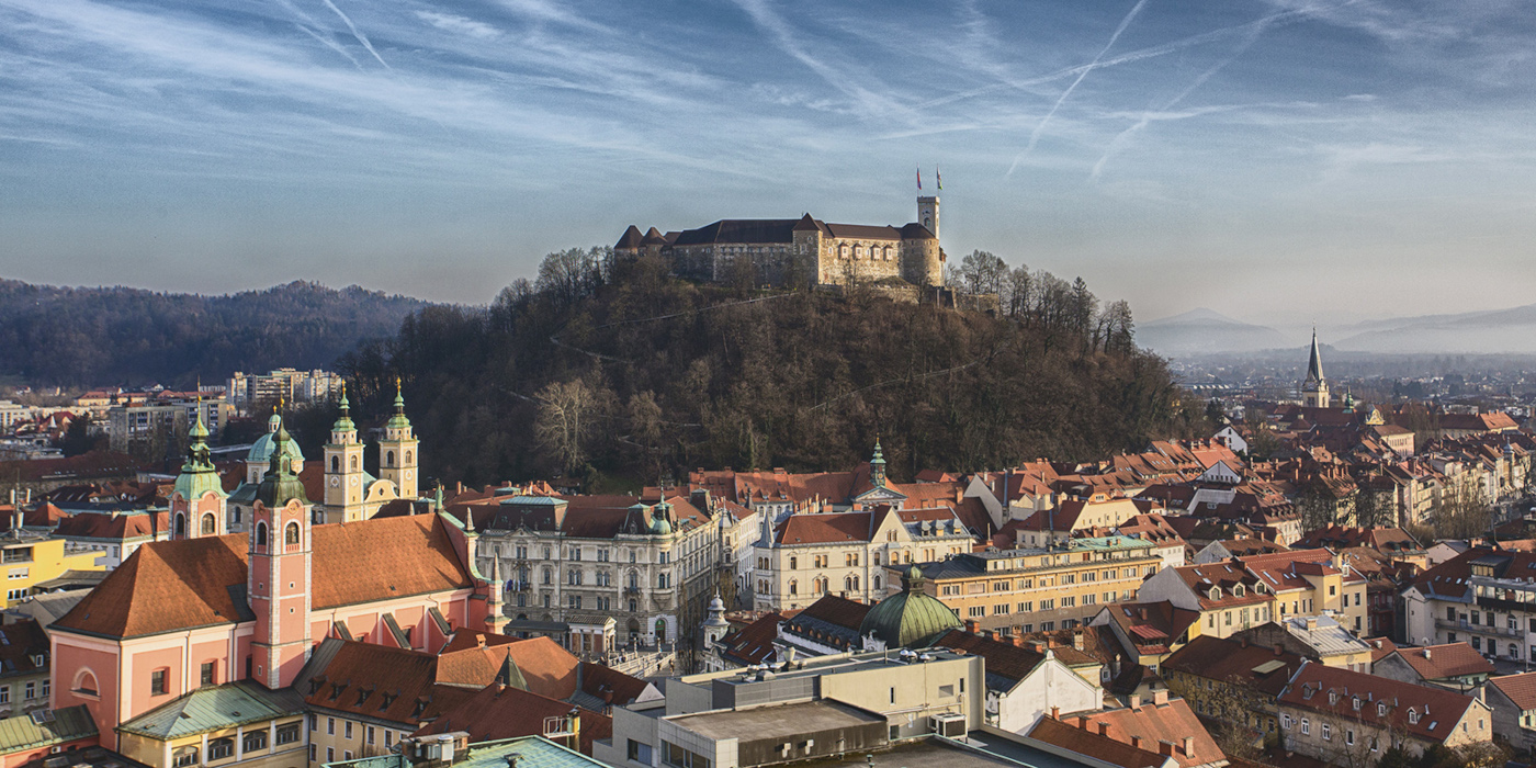 Panorama Ljubljane z Ljubljanskim gradom.