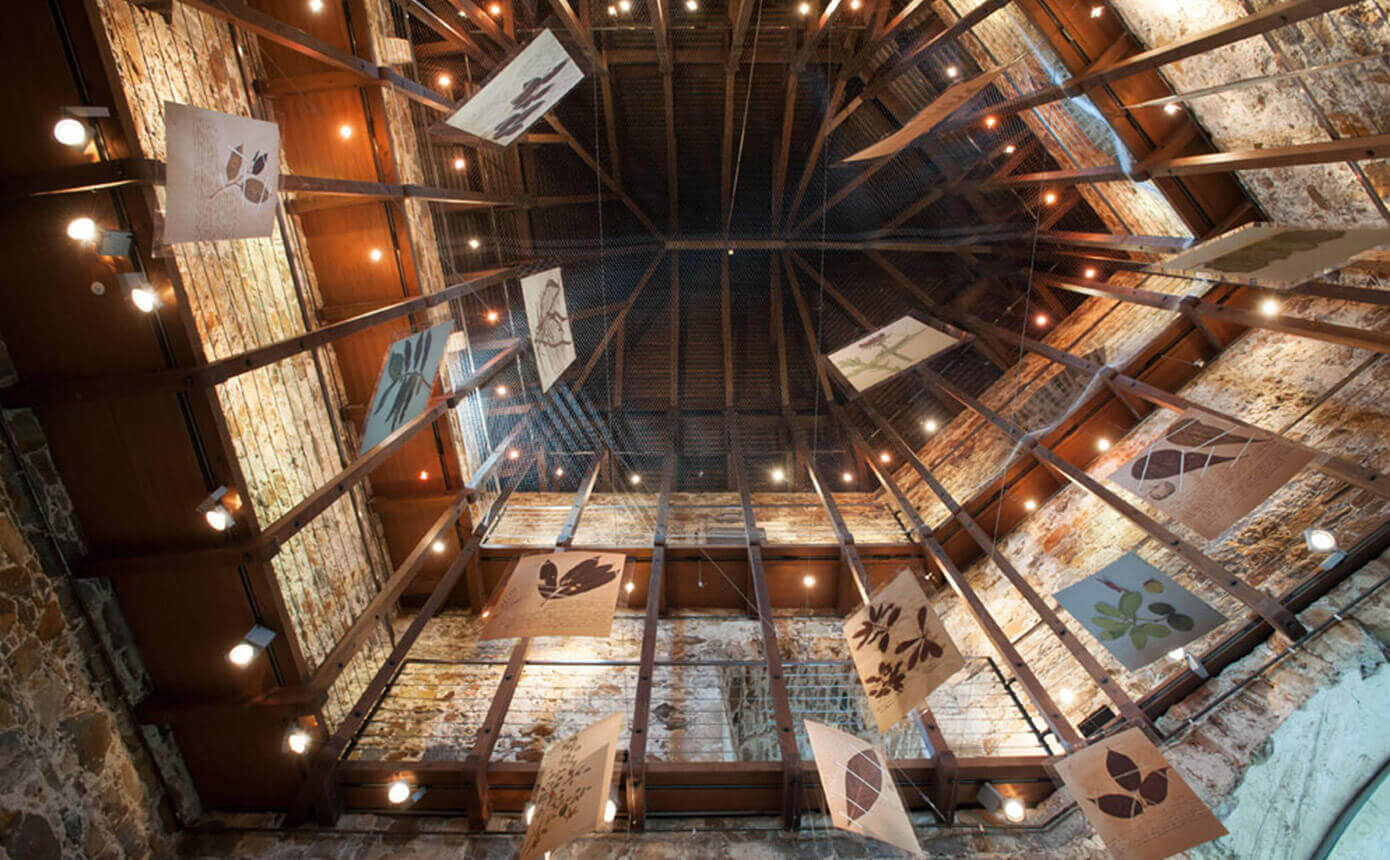 Notranjost Peterokotnega stolpa, pogled proti stropu. Foto: arhiv LG