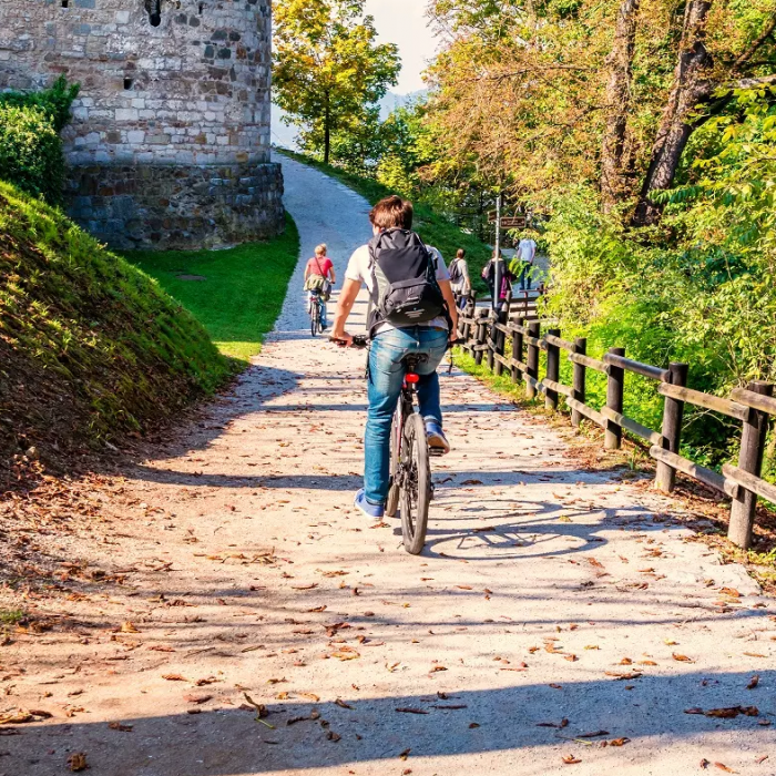 Povzpnite se na Grajski grič s kolesom