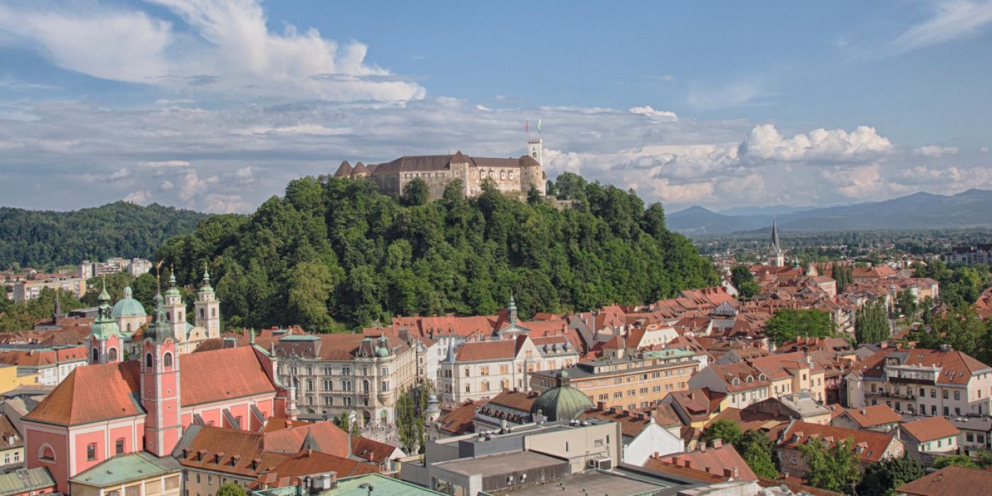 Ljubljanski grad na griču. Foto: Miha Mally