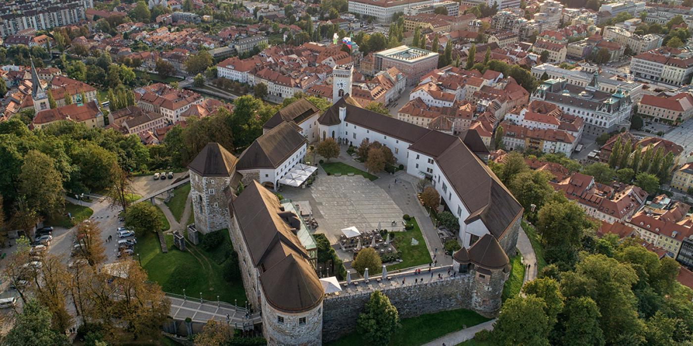 1200x800pxLjubljanski grad z dronom september 2019 low res foto arhiv LG 8