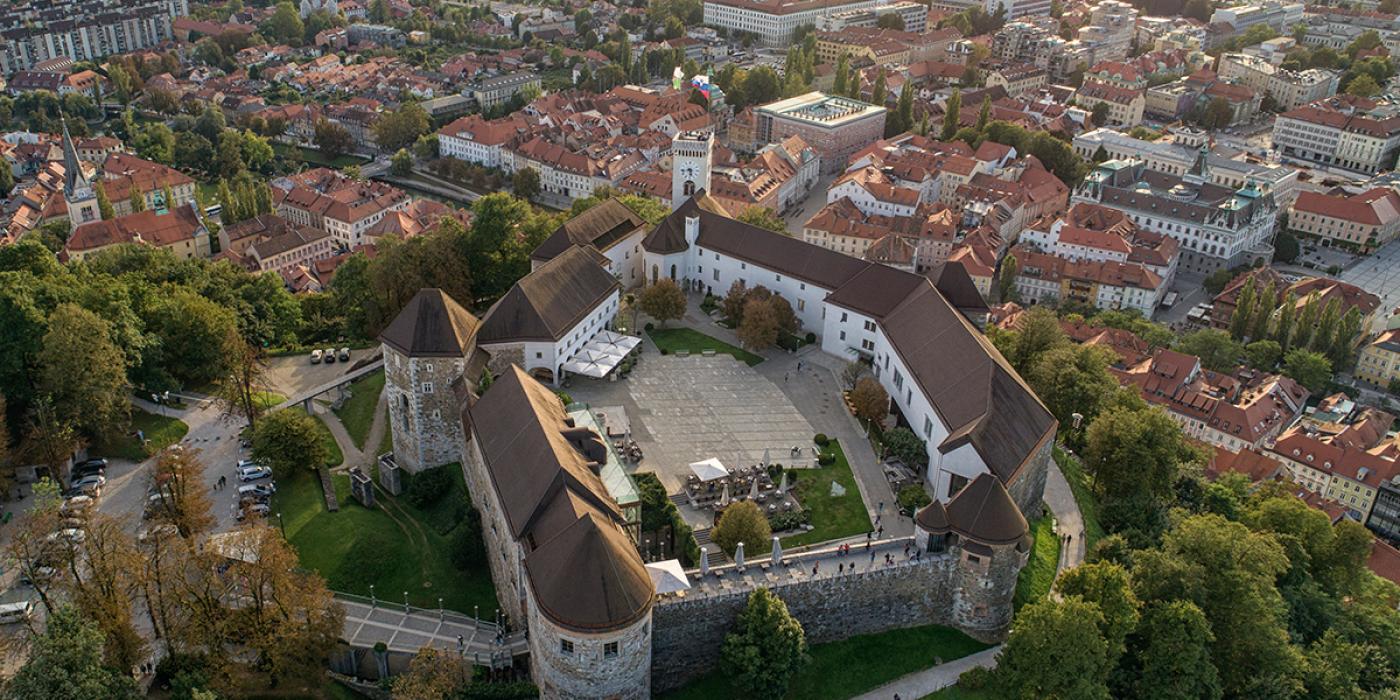 Ljubljanski grad z dronom september 2019 low res foto arhiv LG 10