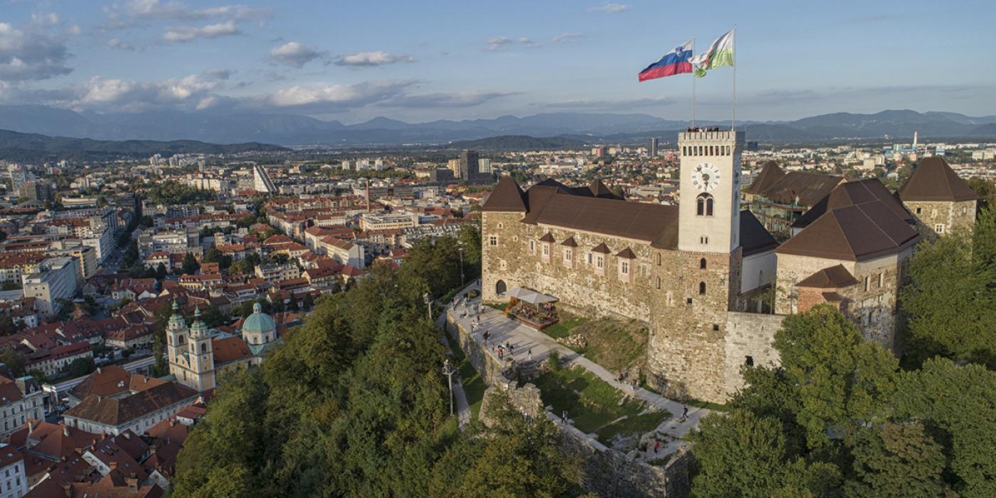 Ljubljanski grad z dronom september 2019 low res foto arhiv LG 2