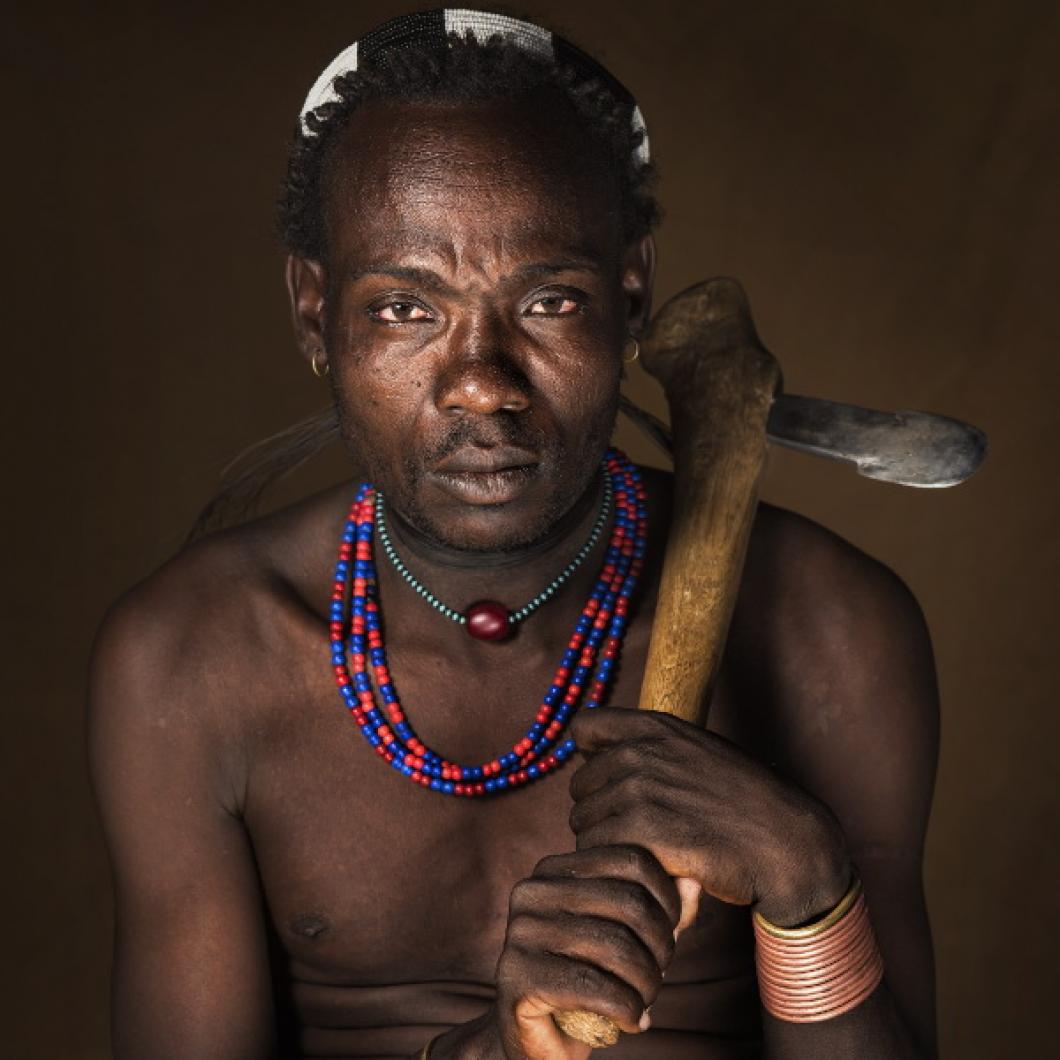 Pripadnik Asilov iz ljudstva Hamarov (južni del porečja reke Omo v Etiopiji)